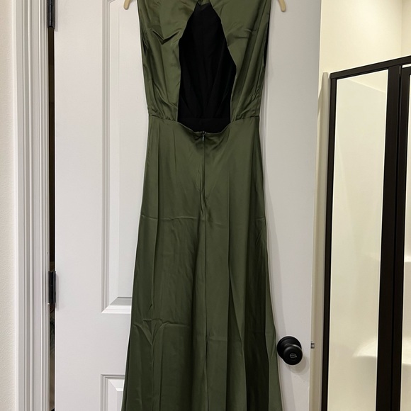 Green formal dress from Hemline. Never worn. Size small. - Picture 4 of 4